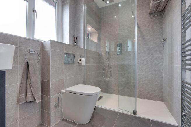 Ensuite to Bed 1