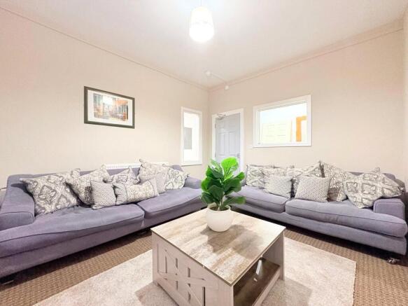 4 bed flat to rent Garratt Terrace, 5 Minute walk