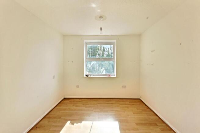 5 Heol Broadland, Barry, South Glamorgan, CF62 5AE photo 4