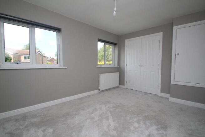 4 bed House to rent Image 8