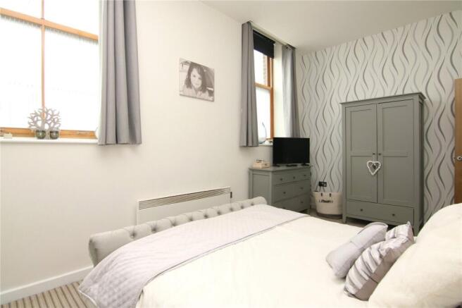3 bed Flat for sale Image 9