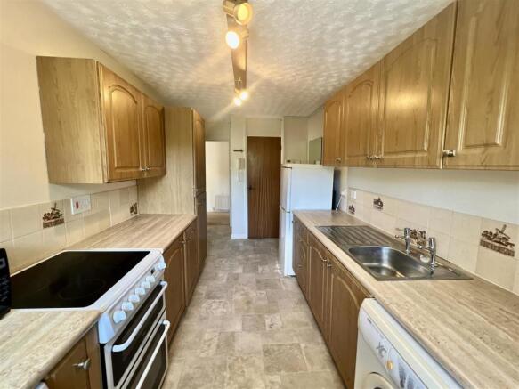 15 Brook Court Kitchen b.jpg