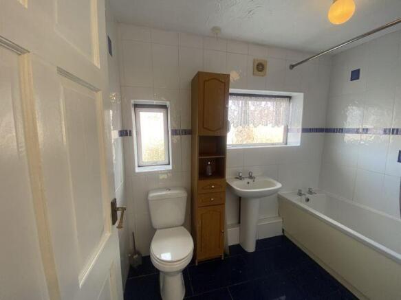 3 bed Semi-Detached to rent Image 8