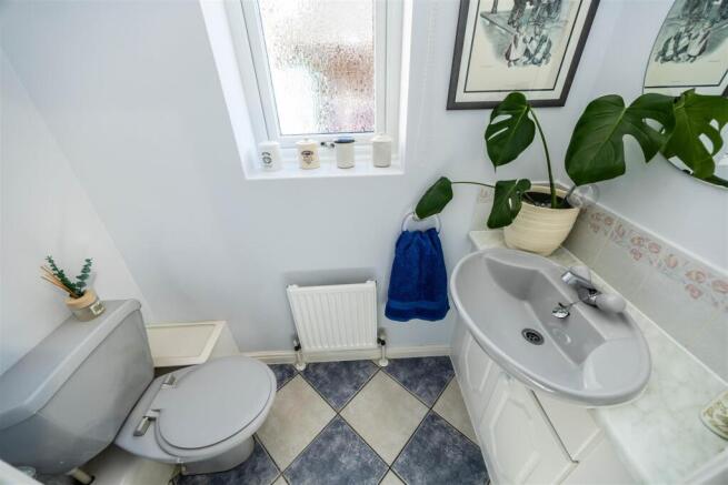 4 bed Detached for sale Image 12