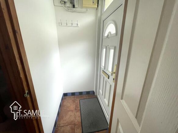 Entrance Hallway.JPG