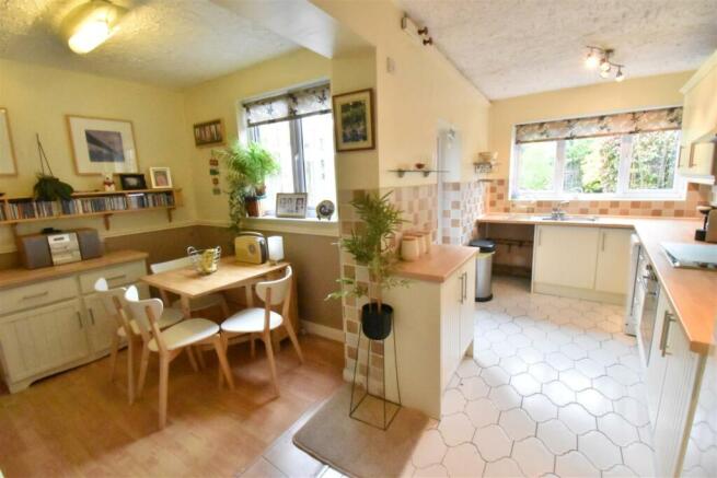 kitchen diner.JPG