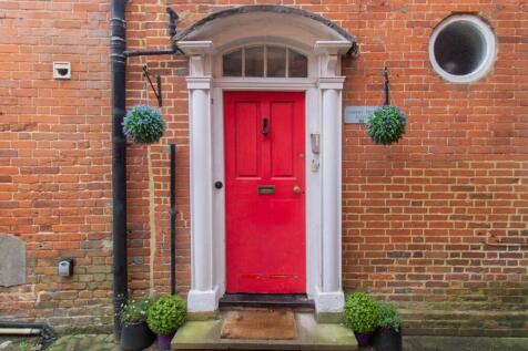 High Street, Odiham, RG29