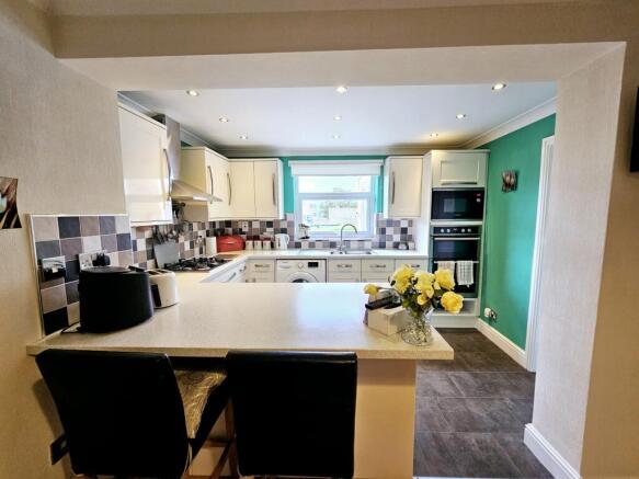 3 bed Semi-Detached Bungalow for sale Image 5