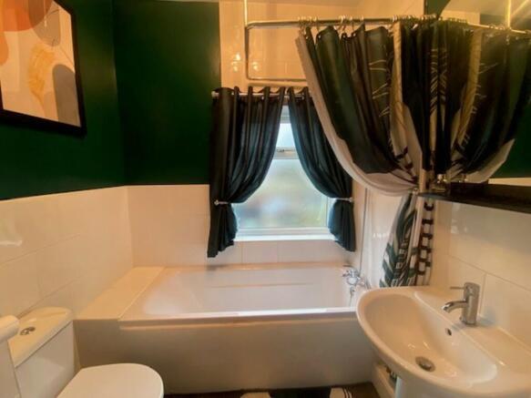 2 bed Terraced to rent Image 9