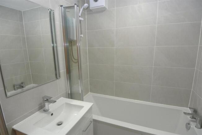 Bathroom a.JPG