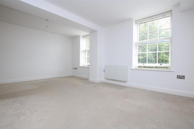 Living Area 3.JPG