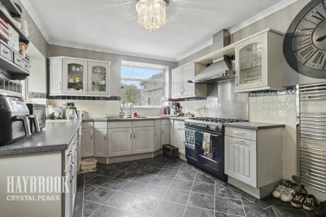 5 bed Detached Bungalow for sale Image 7