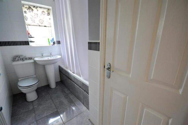 2 bed Apartment to rent Image 10