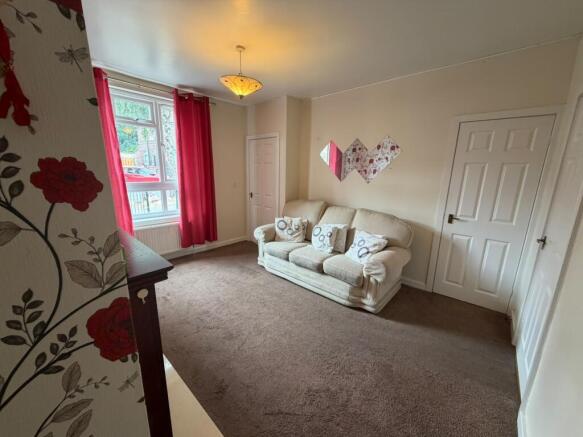 2 bed House to rent Image 12