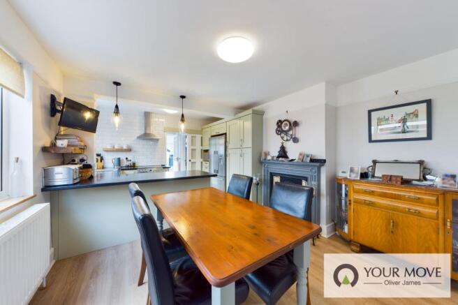Kitchen / Dining Roo