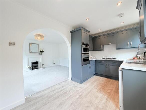 2 bed Flat for sale Image 12