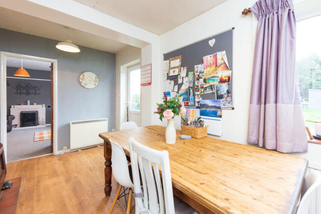 DINING ROOM (2)