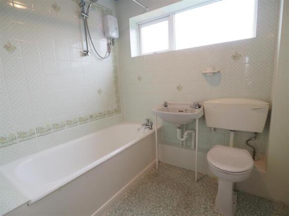 Bathroom 552
