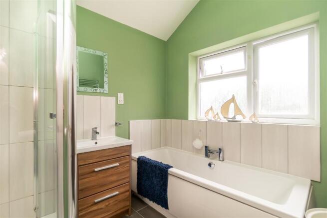 En-Suite Bathroom