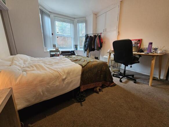 Well-presented double bedroom featuring a comfo...