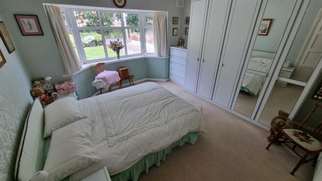 BEDROOM 2