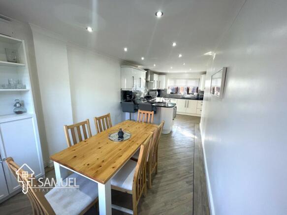 Kitchen 5.JPG