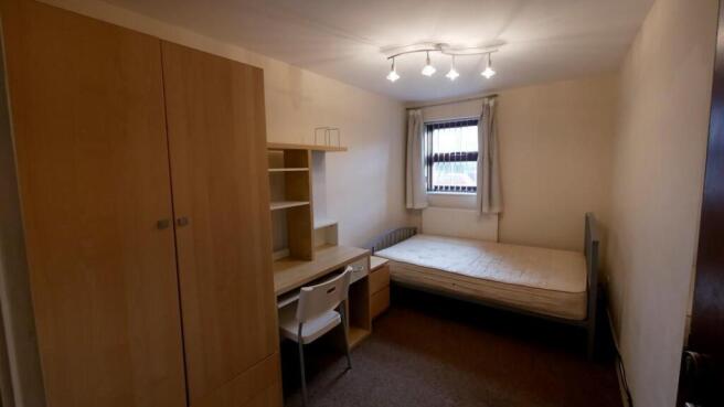 3 bed Apartment to rent Image 6