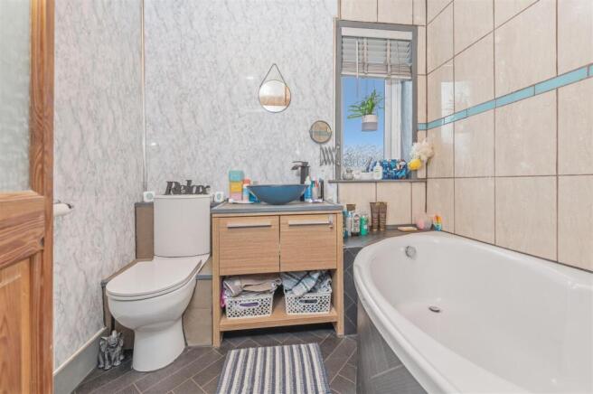 3 bed Terraced for sale Image 11