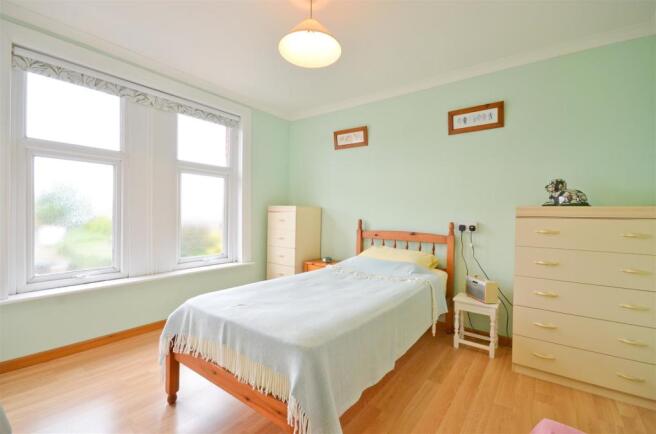 Bedroom 1.JPG