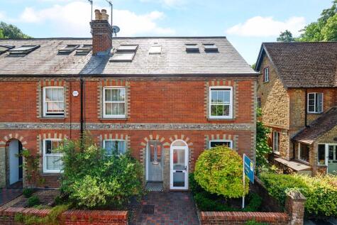 Latimer Road, Godalming, GU7