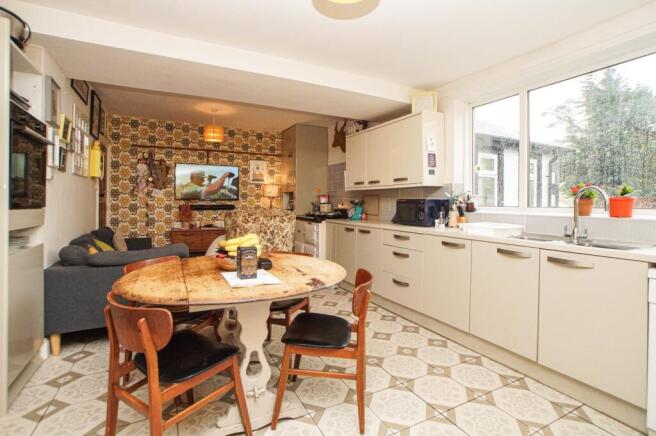 Dining Kitchen/Lounge