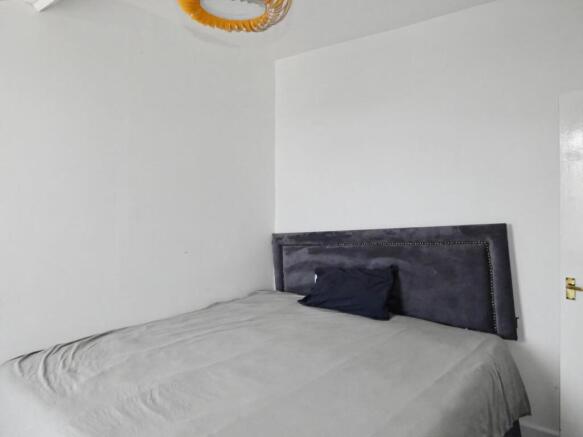 2 bed Flat for sale Image 8