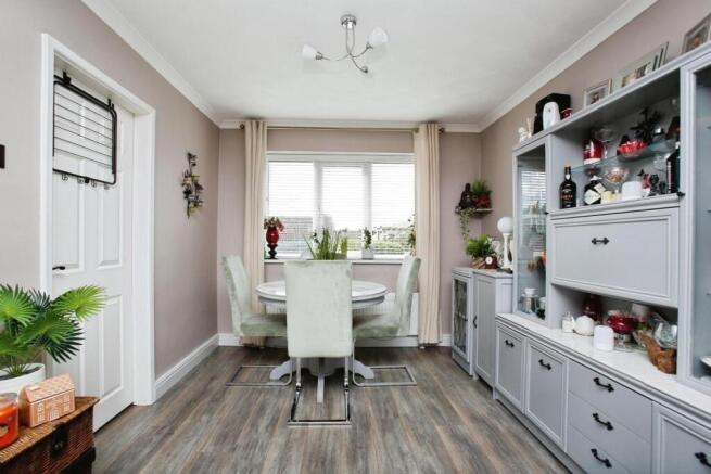 3 bed Semi-Detached for sale Image 5