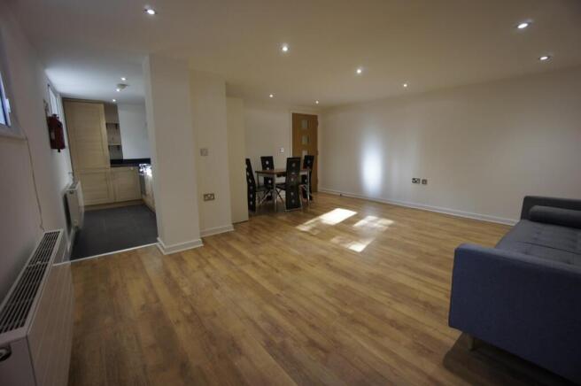 2 bed Flat to rent Image 4