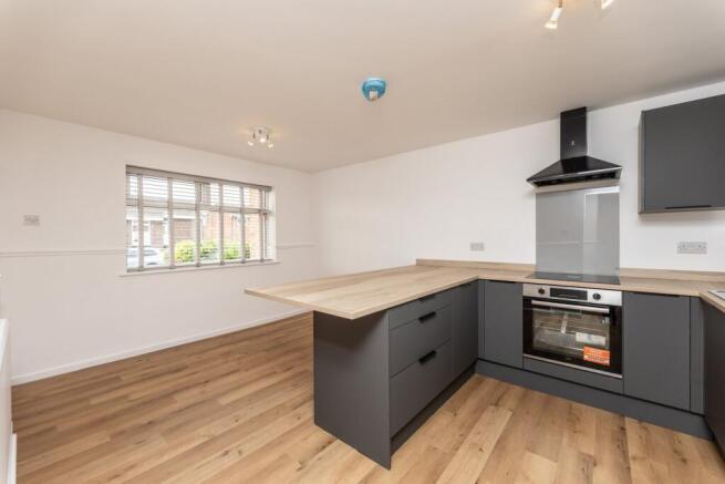 3 bed Semi-Detached to rent Image 4
