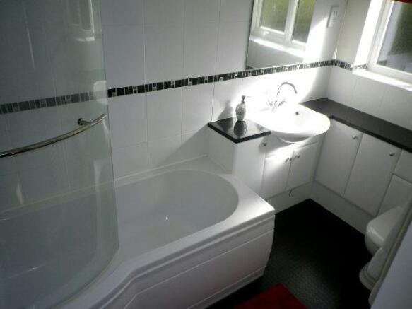 Refitted En-Suite Ba