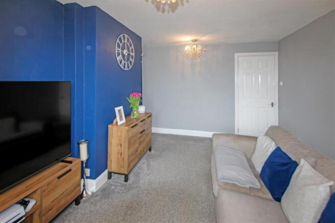 LOUNGE/ DINING ROOM