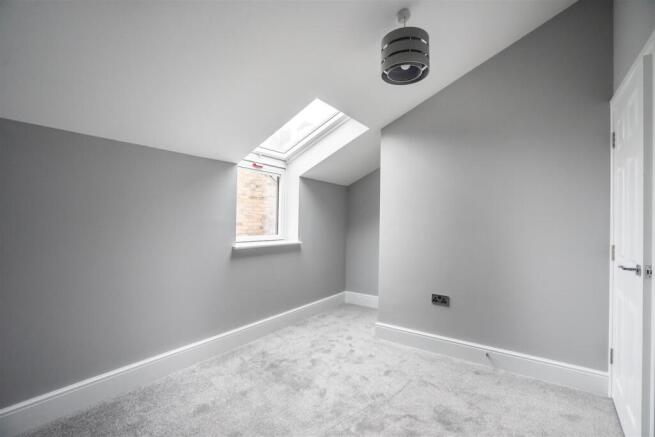 2 bed Mews to rent Image 7