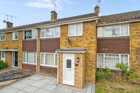 Golden Oak Close, Farnham Common, SL2