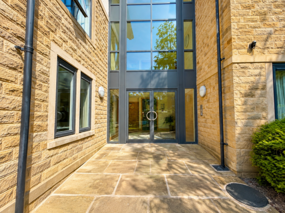 2 bed Ground Flat for sale Image 5