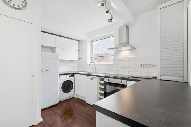 4 Bridge Court 20 Southey Road SW19 kitchen 1a.jpg