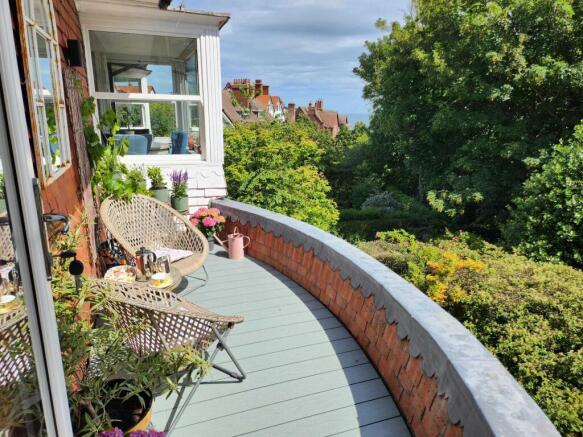 2 bed Flat for sale Image 10