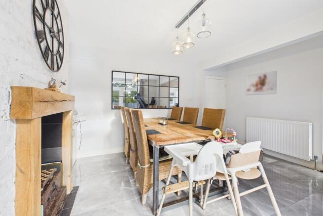 4 bed Semi-Detached for sale Image 8