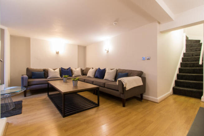 16CR Lounge