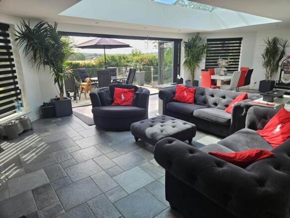 4 bed Detached for sale Image 11