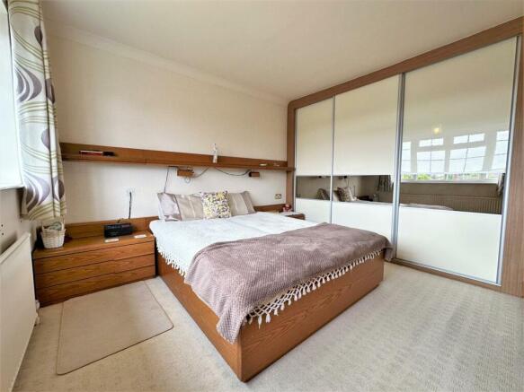 Master Bedroom 933
