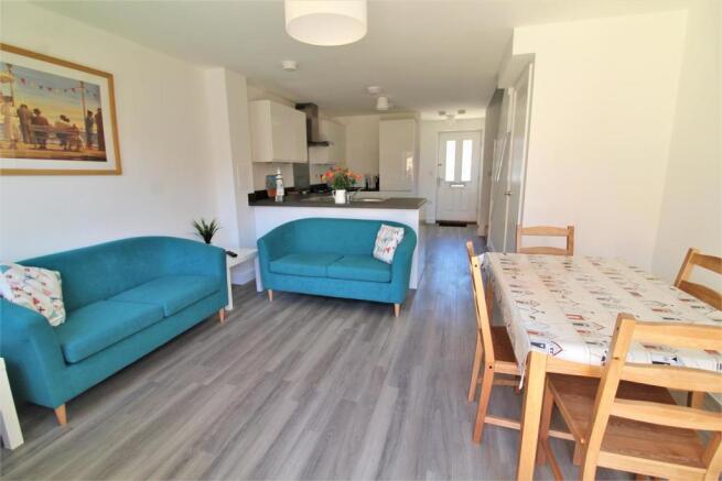 OPEN PLAN KITCHEN, LOUNGE & DINER