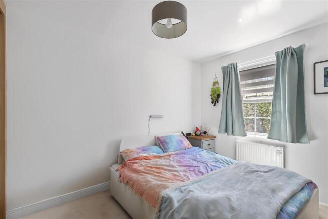 4 bed Semi-Detached for sale Image 9