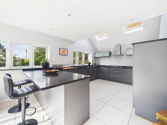 Wykeham Way, Haddenham, Buckinghamshire, HP17 photo 4