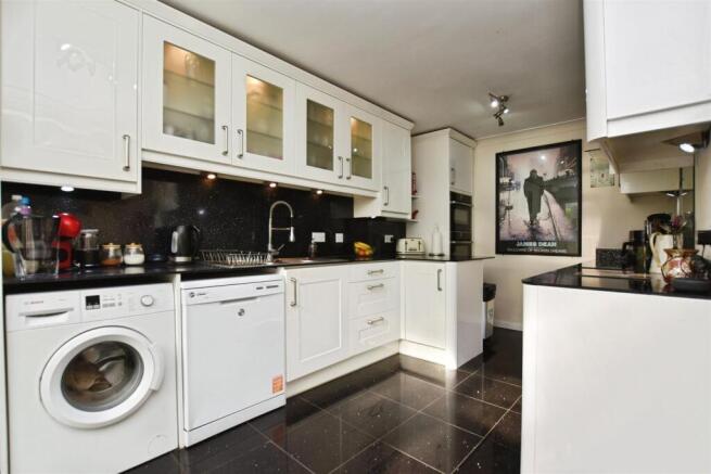2 bed Semi-Detached Bungalow for sale Image 4